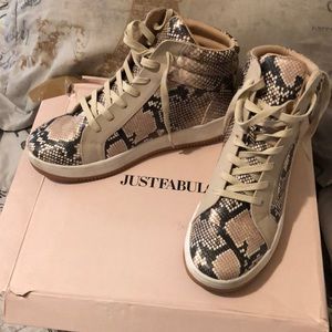 Snakeskin design sneakers